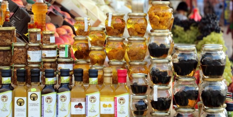 White vs. Black Truffle Oil: What’s the Difference?