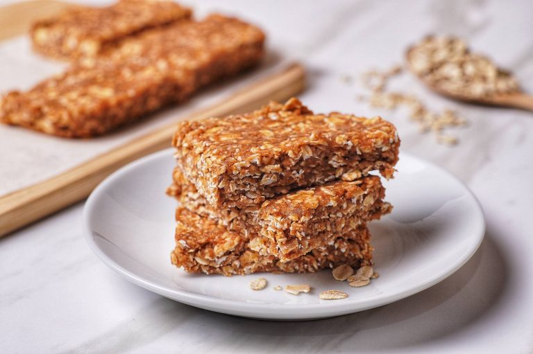 Simple Snackable Low FODMAP Protein Bar