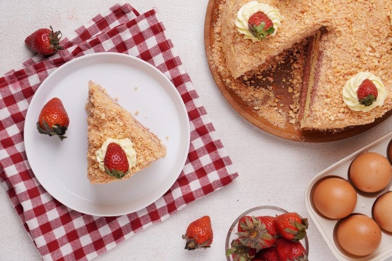 Crunchy Strawberry Shortcake Cheesecake