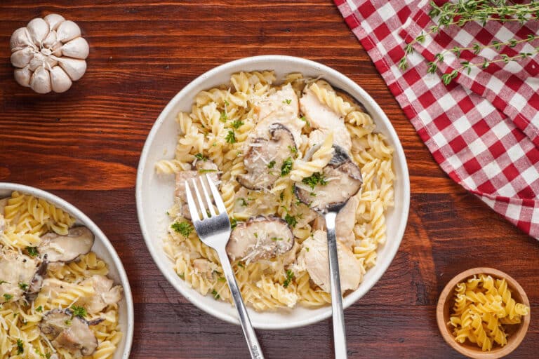 Easy Creamy Mushroom Chicken Pasta